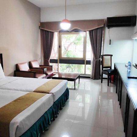 New Grand Park Hotel Surabaya Esterno foto