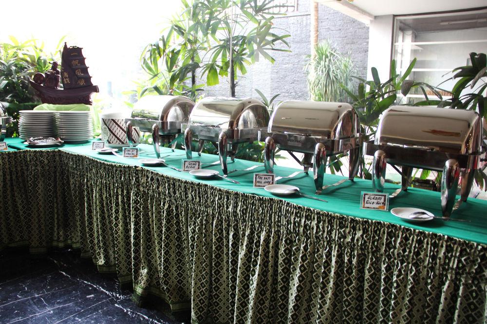 New Grand Park Hotel Surabaya Esterno foto