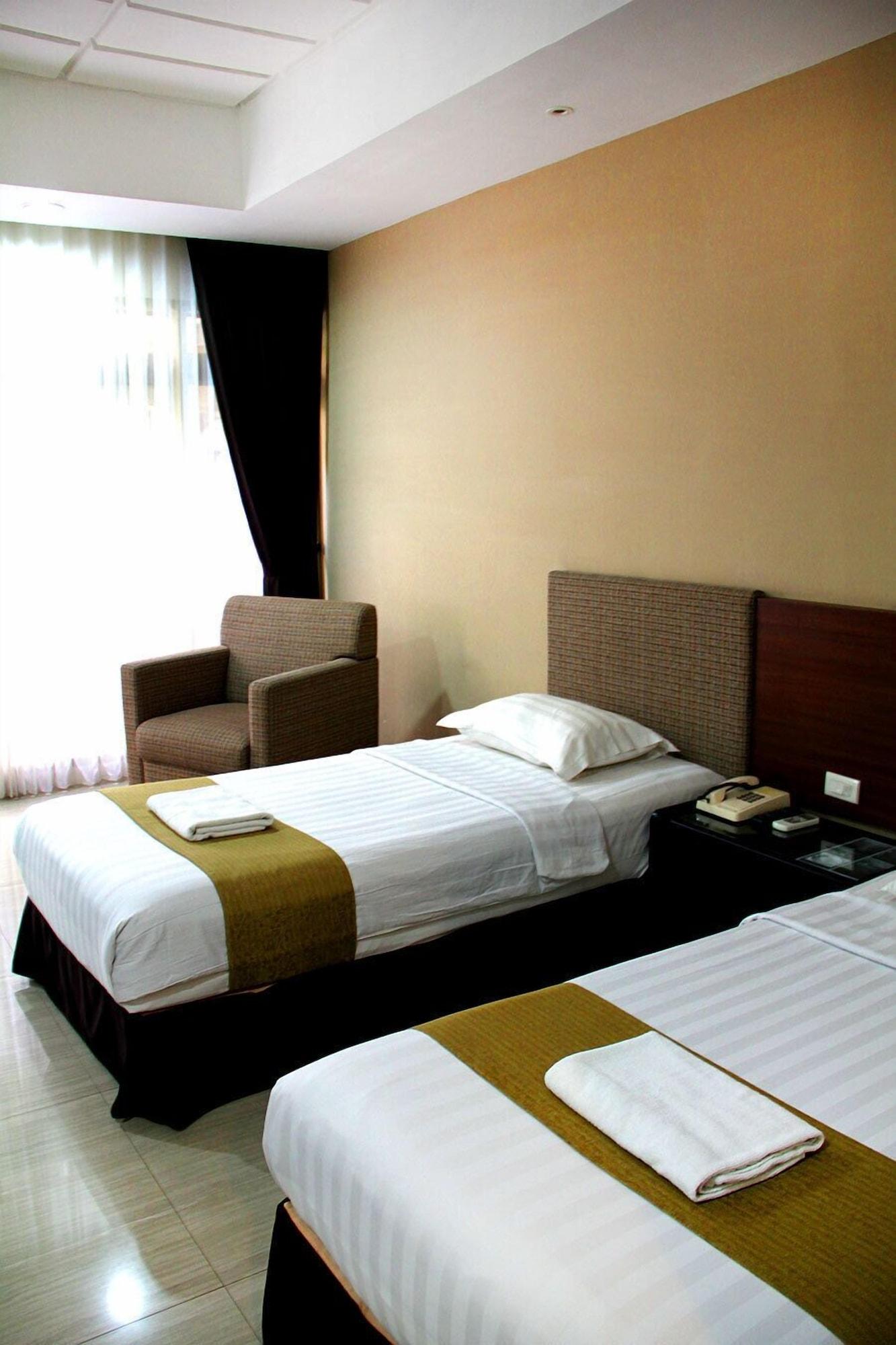 New Grand Park Hotel Surabaya Esterno foto