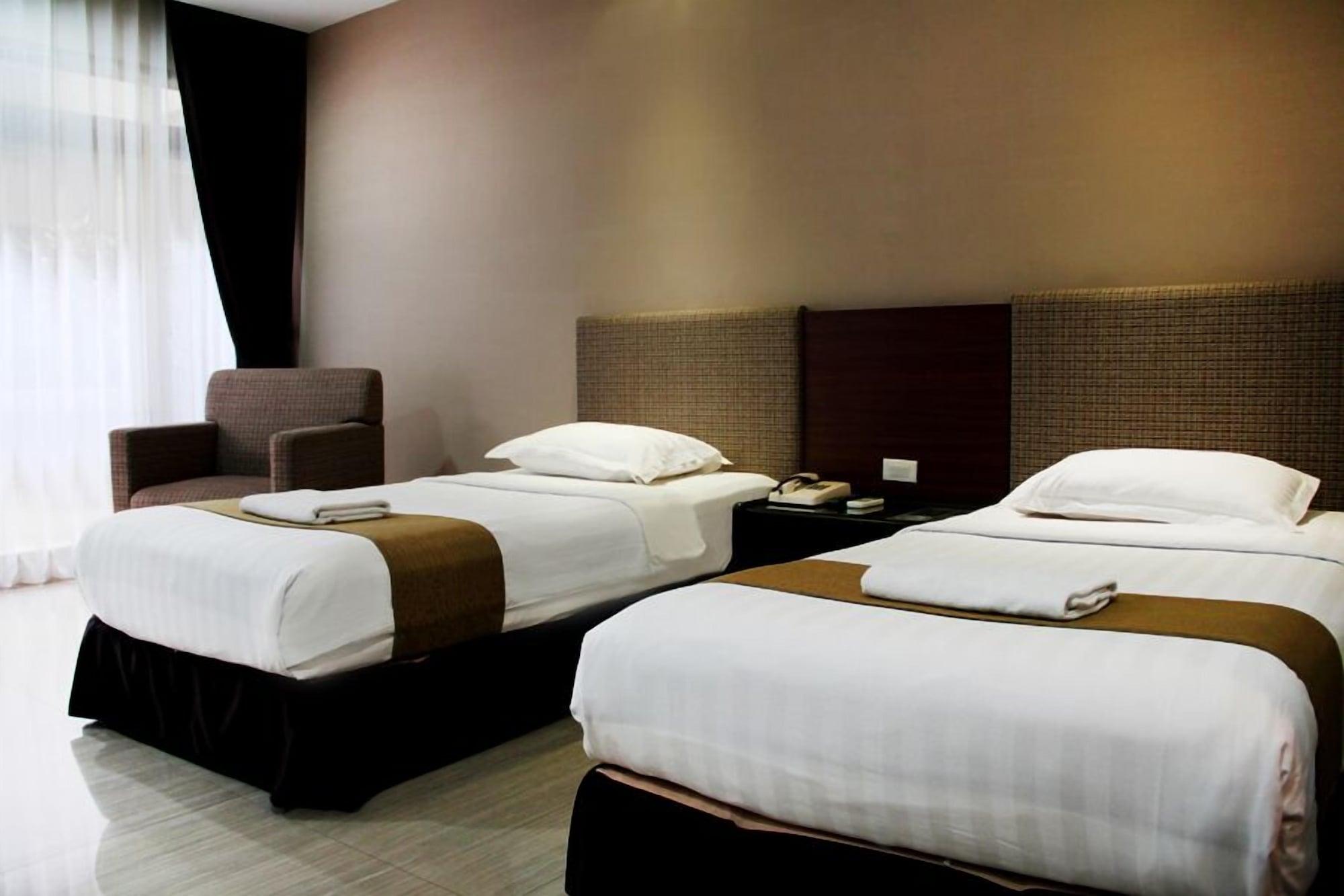 New Grand Park Hotel Surabaya Esterno foto