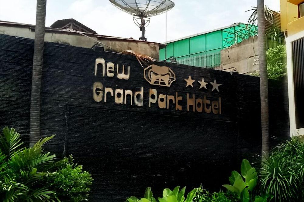 New Grand Park Hotel Surabaya Esterno foto