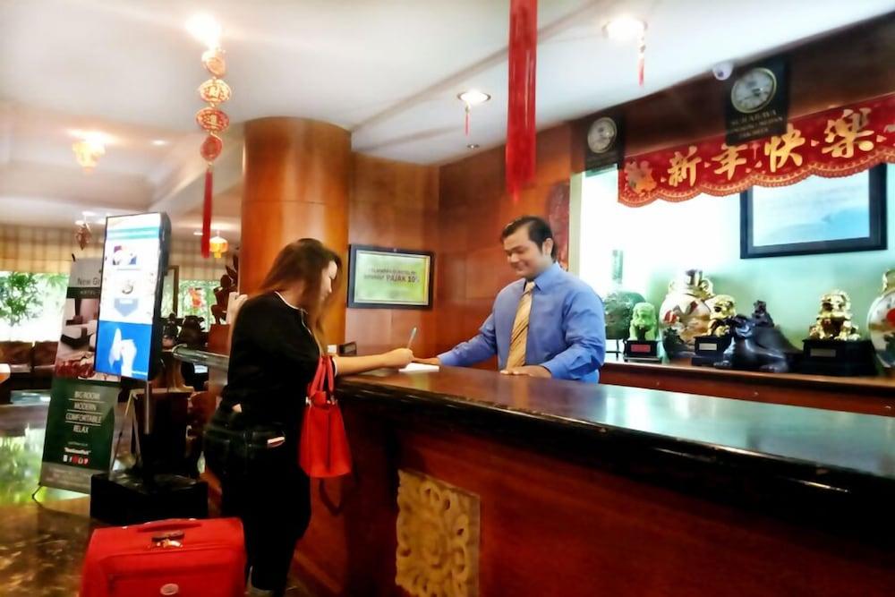 New Grand Park Hotel Surabaya Esterno foto