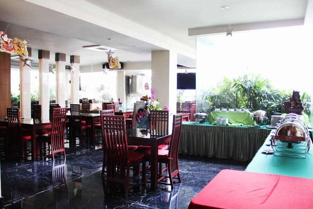 New Grand Park Hotel Surabaya Esterno foto