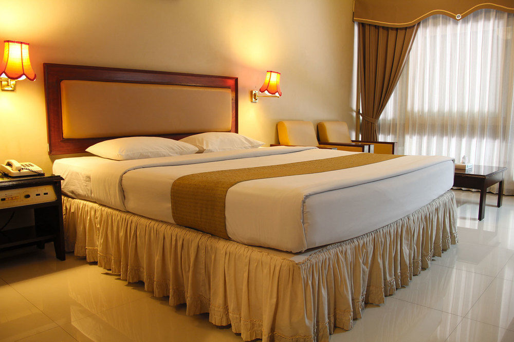 New Grand Park Hotel Surabaya Esterno foto