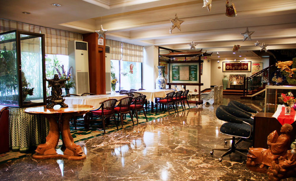 New Grand Park Hotel Surabaya Esterno foto