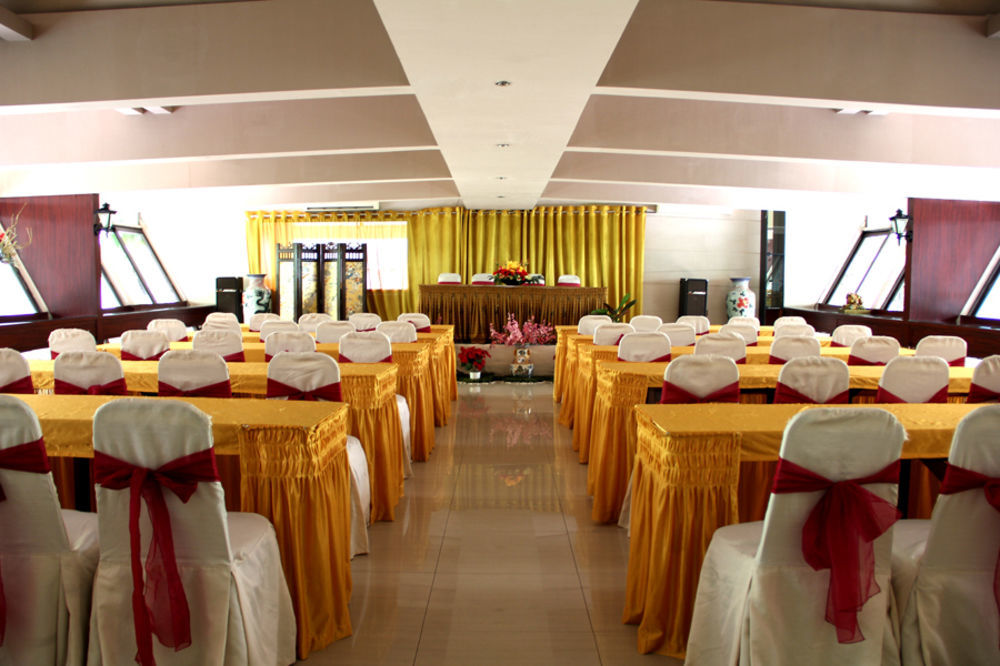 New Grand Park Hotel Surabaya Esterno foto