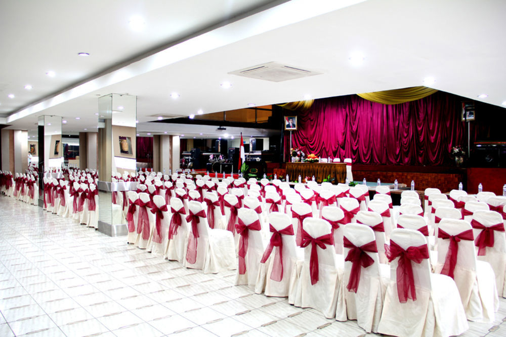 New Grand Park Hotel Surabaya Esterno foto