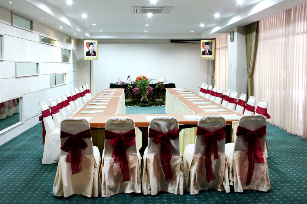 New Grand Park Hotel Surabaya Esterno foto