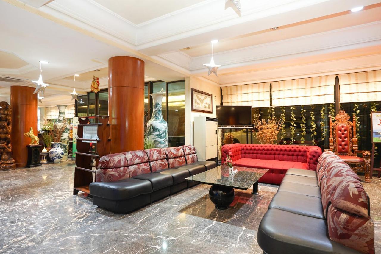 New Grand Park Hotel Surabaya Esterno foto