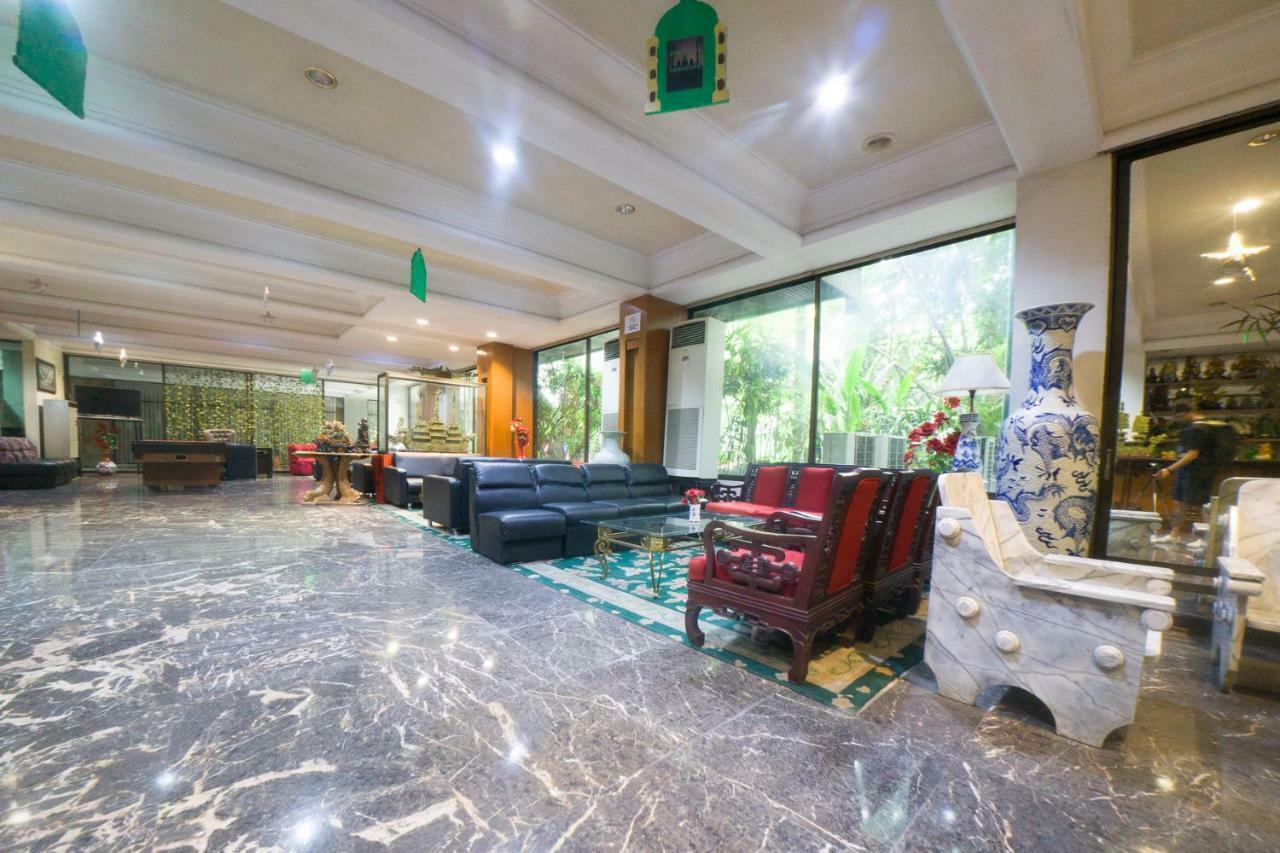 New Grand Park Hotel Surabaya Esterno foto