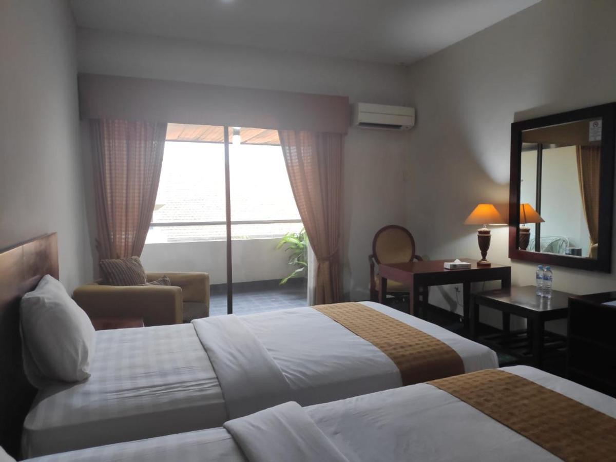 New Grand Park Hotel Surabaya Esterno foto