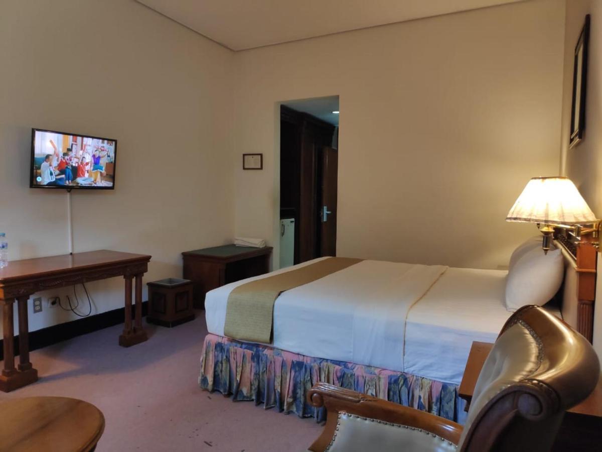 New Grand Park Hotel Surabaya Esterno foto